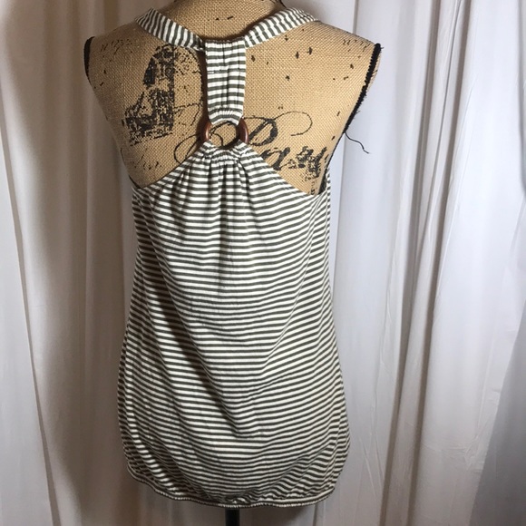 Vanity Green White Embroidered Tank Top Wood Ring - Picture 3 of 7